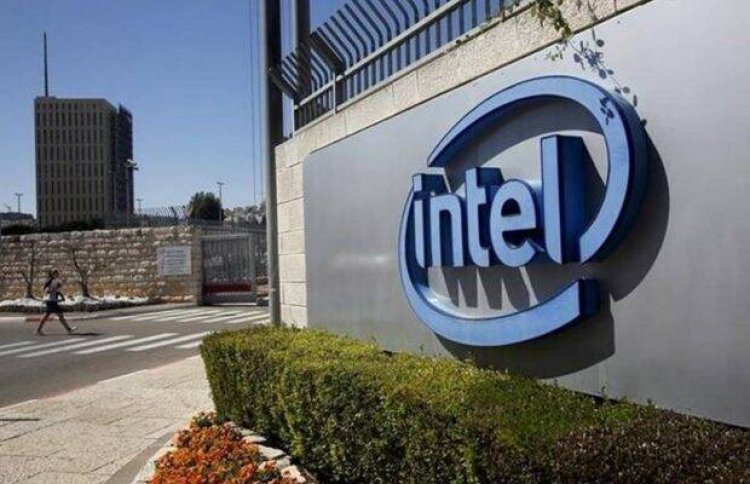 How Intel plans to pack more computing power into chips beyond 2025