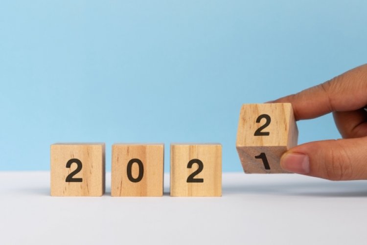 10 growth marketing experts share their 2022 predictions and New Year’s resolutions