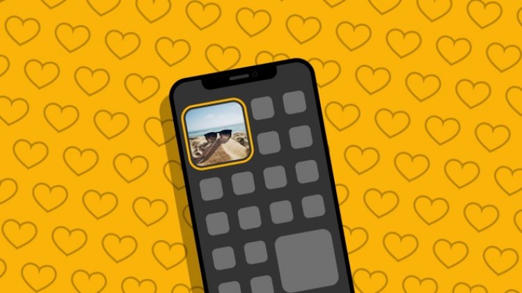Locket, an app for sharing photos to friends’ homescreens, hits the top of the App Store